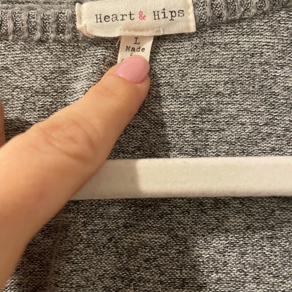 HEART and HIPS grey sweater - Picture 3 of 5